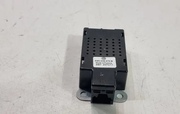 Volkswagen Golf VI Aerial antenna amplifier 5M0035570B