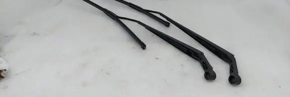 Toyota Avensis T250 Front wiper blade arm