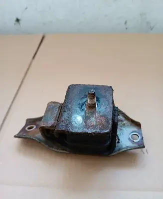 Subaru Legacy Engine mount bracket NOCODE