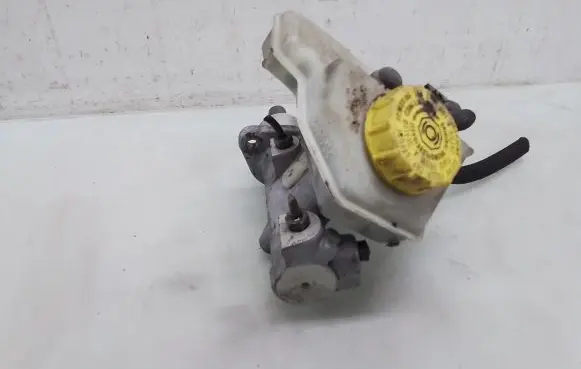 Volkswagen Transporter - Caravelle T4 Master brake cylinder 7D0611303
