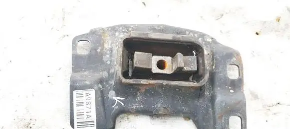 Engine mount bracket