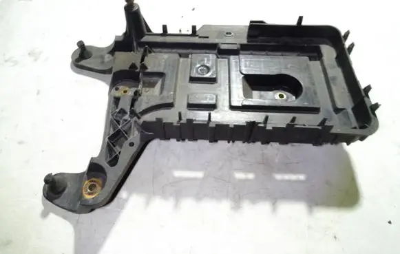 Volkswagen Scirocco Battery tray 1K0915333