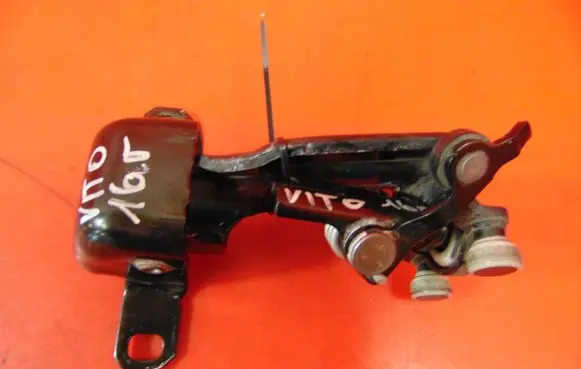 Mercedes-Benz Vito Viano W447 Sliding door upper roller guide/hinge A6397300716 OM622951
