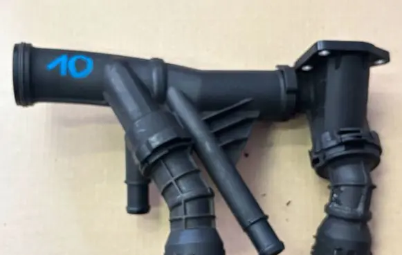 Engine coolant pipe/hose