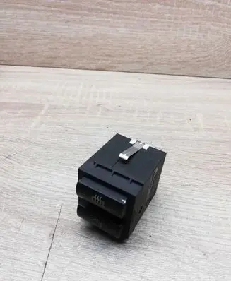 BMW 3 E46 Windscreen/window heater switch 8373983