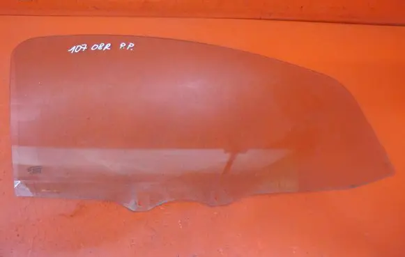 Peugeot 107 Front door window glass four-door 43R00048 AS2