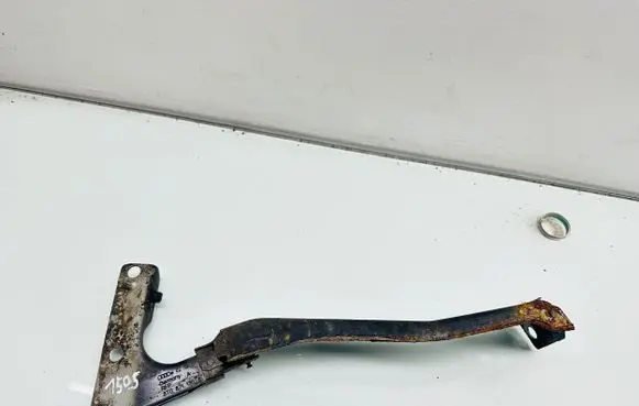 Audi A5 Sportback 8TA Fender mounting bracket 8T0821136A
