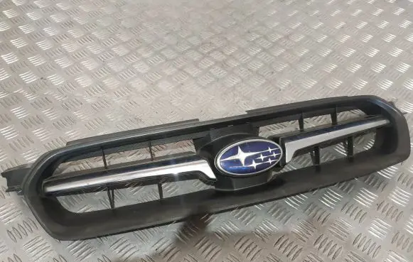 Subaru Legacy Front bumper upper radiator grill