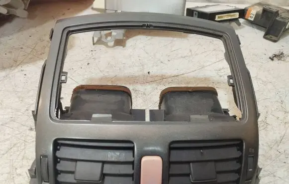 Toyota Auris 150 Dash center air vent grill