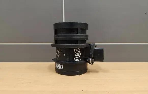 Volkswagen PASSAT B6 Mass air flow meter 06J906461B