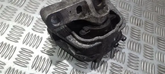 Skoda Octavia Mk2 (1Z) Engine mount bracket 1K0199262