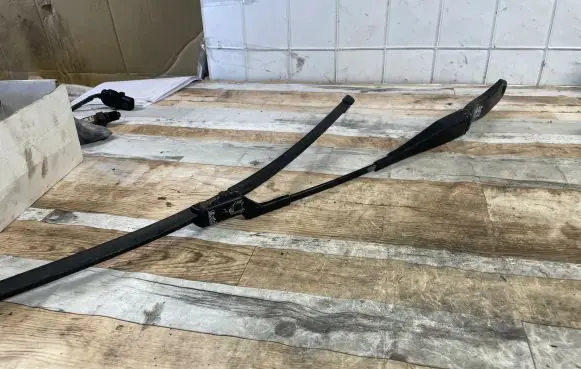 Volvo V50 Front wiper blade arm 30699997