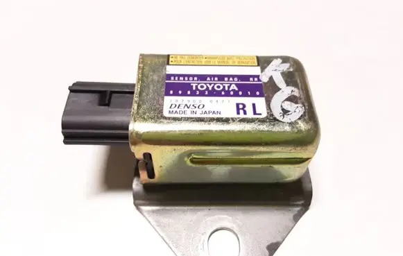 Toyota Land Cruiser (J120) Airbag deployment crash/impact sensor 8983360010 1879000471