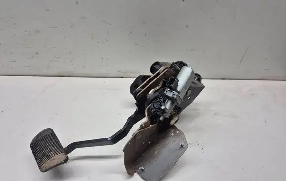 Chrysler Town u0026 Country V Brake pedal P68053944AE