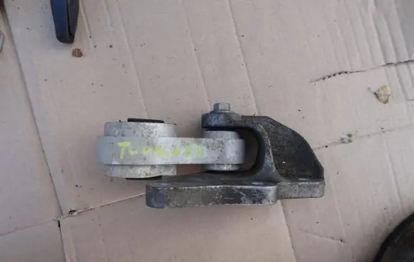 Ford Transit Courier Engine mount vacuum valve JT766P082AB JT766P082BB