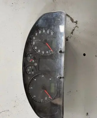 Volkswagen Transporter - Caravelle T5 Speedometer (instrument cluster) 7H0920850R