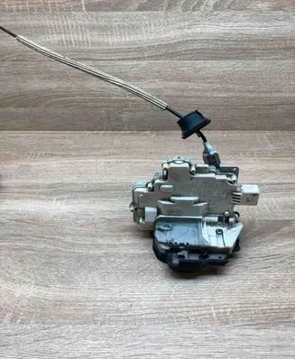 Audi A3 S3 8P Front door lock 4F1837016