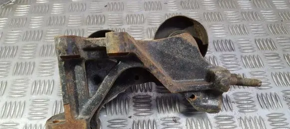 Ford Mondeo MK II Engine mounting bracket 97bb10239aa 97bb-10239-aa