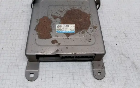 Mazda 323 F Engine control unit/module E2T83481M