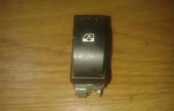 Renault Laguna II Electric window control switch 28082
