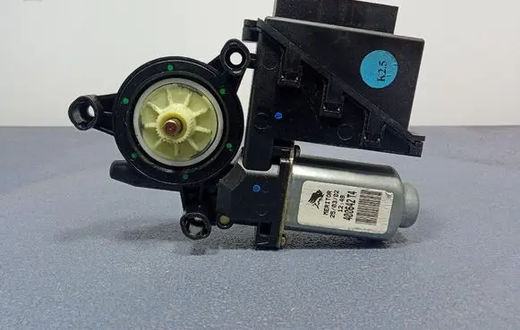 Volkswagen Polo Front door window regulator with motor 6Q2959801A