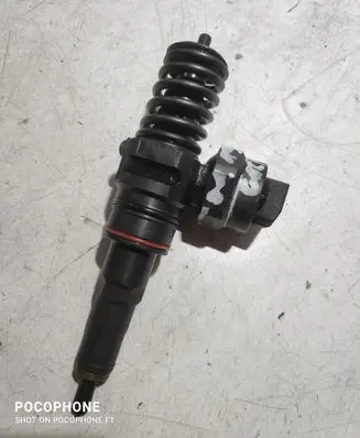 Volkswagen Golf IV Fuel injector J0414720007