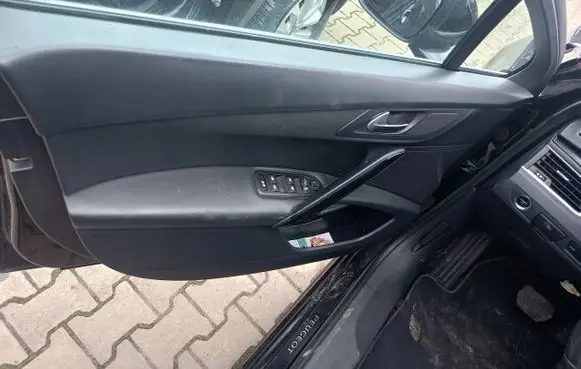 Peugeot 508 Front door card panel trim