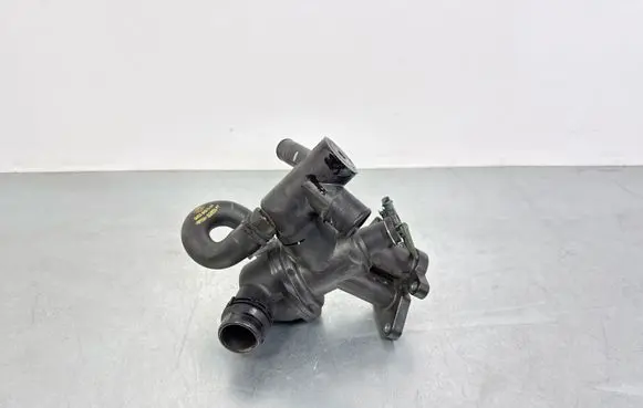 Jaguar F-Pace Thermostat/thermostat housing G4D38575AE G4D35H370AA