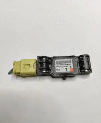 Suzuki Grand Vitara II Airbag deployment crash/impact sensor 3893065J30 0469060790 W002T11871