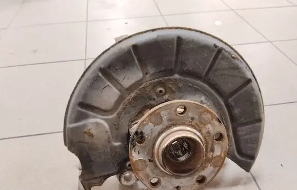 Volkswagen PASSAT B6 Front wheel hub