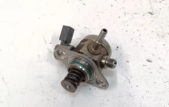 Porsche Macan (95B) Fuel injection high pressure pump 94611031561 0261520304