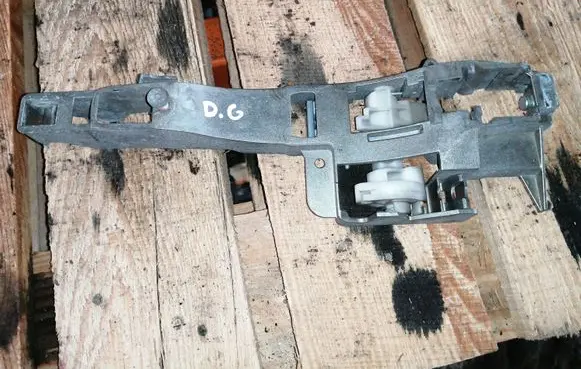 Rear door exterior handle/bracket