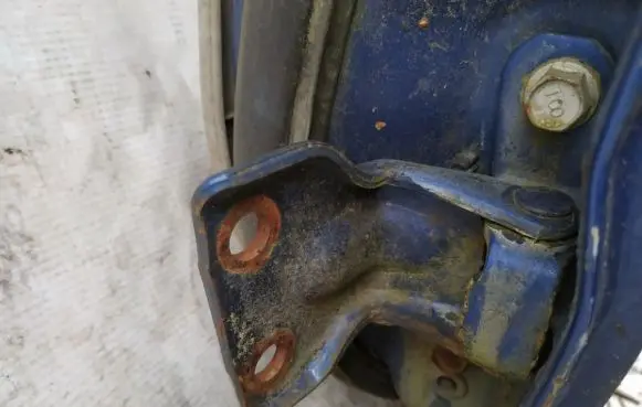Mazda 626 Rear door lower hinge
