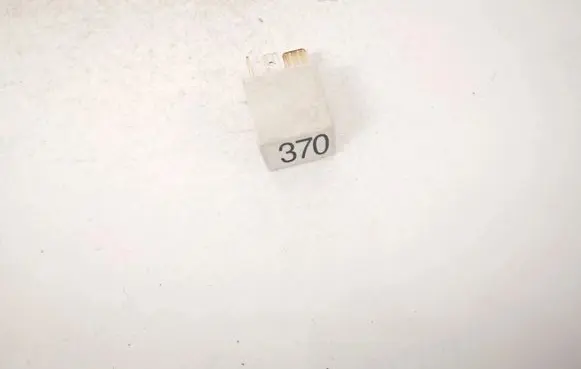 Volkswagen PASSAT B5.5 Other relay 8D0951253