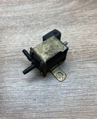 Volkswagen Golf III Turbo solenoid valve 028906283F 72189500