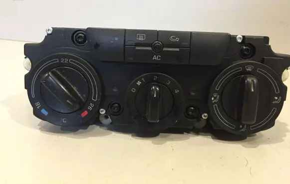 Skoda Octavia Mk2 (1Z) Climate control unit 74358110