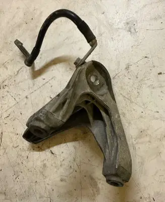 Audi Q7 4L Engine mounting bracket 7L8199308F AIS19C03
