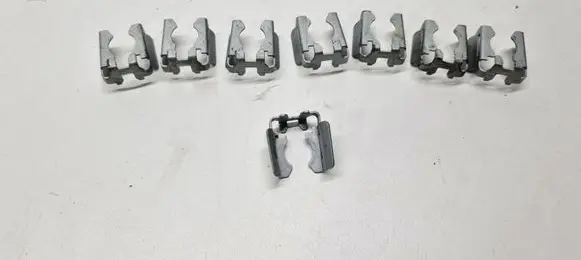 Renault Clio V Fuel Injector clamp holder 175715L30A