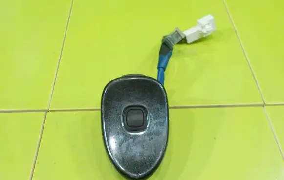 Toyota iQ Tailgate glass/window release handle 17AB182