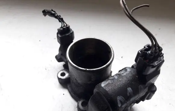 Toyota Corolla Verso E121 Engine shut-off valve 0R010