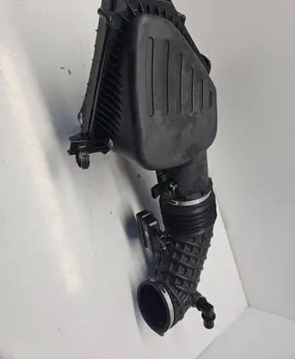 Chevrolet Camaro Air filter box 84090477