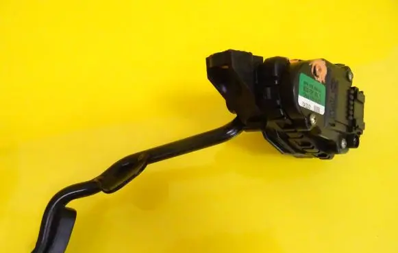 Audi A6 S6 C5 4B Accelerator throttle pedal 8D2721523F