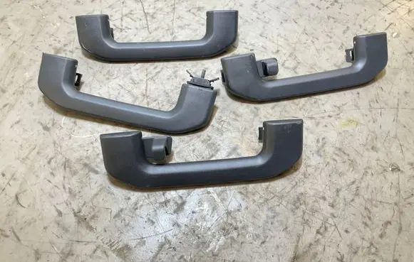 Polestar 2 A set of handles for the ceiling 