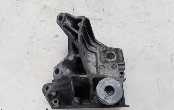 Volvo XC60 Engine mounting bracket 30681951