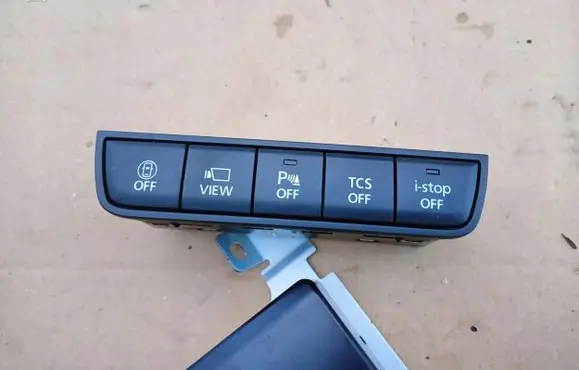 Mazda CX-30 Tailgate/trunk/boot open switch DGBC66170A