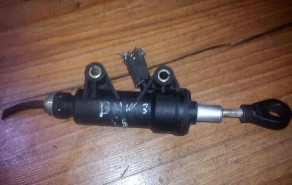 BMW 3 E46 Clutch master cylinder 215211638992