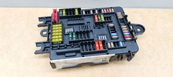 BMW 1 F20 F21 Fuse module 9261111