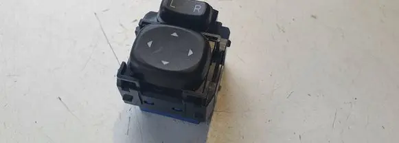 Toyota Avensis T270 Wing mirror switch
