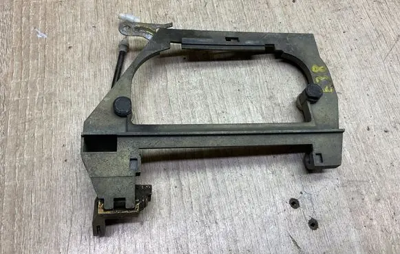 BMW 7 E38 Rear door exterior handle/bracket 