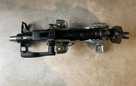 Volvo XC70 Steering wheel axle P9491778 T510105371
